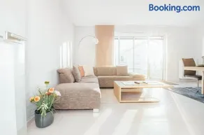 Stunning 2 bed Mamer free parking - Image 2