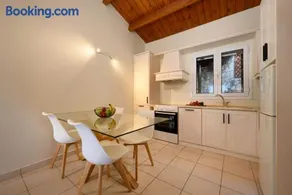Corfu Glyfada Beachfront Apartment 2 - Image 5