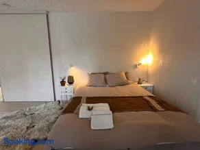 Charming luxe suite with free parking on walking distance of the centre of Bruges! Fresh room! - Image 1