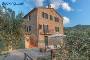 Umbrian Farmhouse Lake and Olive Grove View - Image 1
