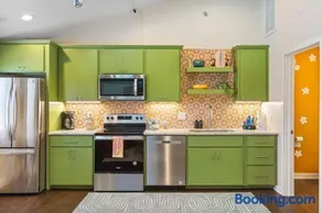 Vibrant Multi Condo Building that Sleeps 48 with 7 Units - Image 5