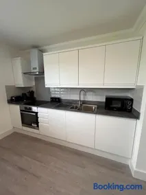 The Loft and The Den Apartments - Image 4