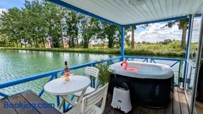 Cottage flottant Premium terrasse Jacuzzi privé en supplément près de Dijon - Image 4