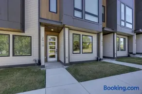 Cowgirl Up 4BD 4.5BTH Rooftop Views - Image 3