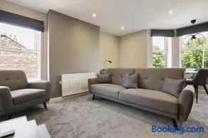The Olive Tree - Superior 2-Bed Apartment - Image 5