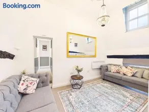 NEW High Street by Signature Stays - 2 Bedroom - Modern - Image 3
