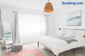 Family-Friendly Boho Stay - Sleeps 10 - Near the Falls - Image 1