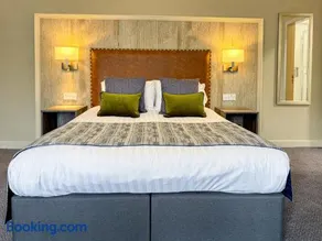 The Royal Hotel - Image 3
