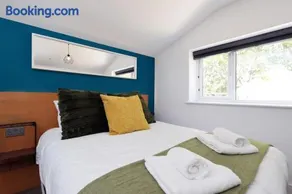 The Penarth Retreat - Modern 2-Bed Apartment! - Image 3
