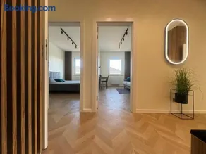 Stylish 3 bedroom apartment with balcony - Image 3