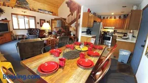 Birds and Bears Retreat - Image 1