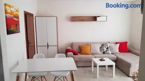 Positive Apartment - Слънчев уют и огромна веранда в сърцето на Петрич - Image 2