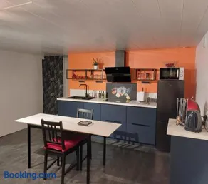 Comme dans un écrin - T2 de 50 m² avec jardin, terrasse et piscine - Image 3