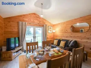 Llwynog Lodge - Image 2