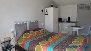 Studio et piscine au sel - Image 3