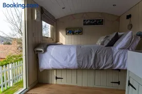 Hilltop Hut - Image 5