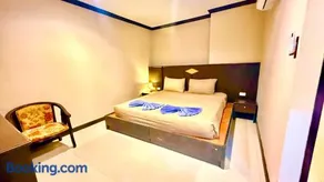 Hotel Hollywood Inn Love Patong - Image 5