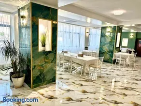 Hotel Green House - Image 1