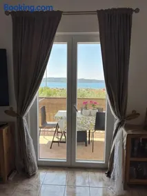 Dragon Paradise - Sea View, Jacuzzi & Sauna - Image 5