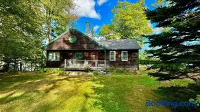 Sea Heather Cottage: Sunny Waterfront Escape for N - Image 1