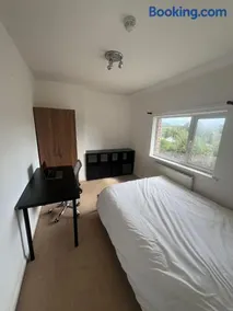 Winchester 5 bedroom near city and motorways - Image 2