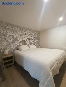 Cozy space with private jacuzzi & pool, Annecy - Image 1