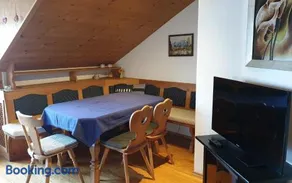 Exquisito apartamento vacacional apto para niños con barbacoa y jardín | Vistas a la montaña - Image 2
