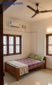 Elegant Stay in a Prime Spot - Image 1