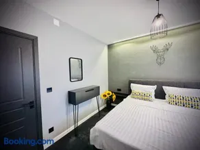 Central Place to Stay - Image 1
