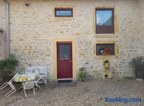 Cottage adapté aux familles avec terrasse, barbecue et jardin - Image 2
