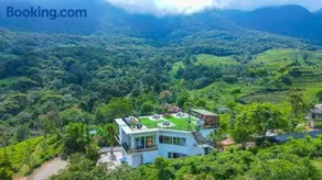 Sinharaja Tea Garden Hotel - Image 1