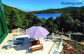 Three-Bedroom Holiday Home In Pucisca - Image 2