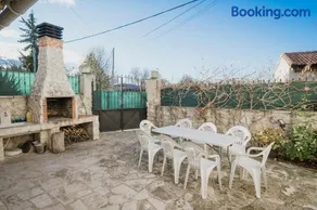 Voll ausgestattetes geräumiges Ferienhaus mit Garten und Grill | Haustierfreundlich - Image 2