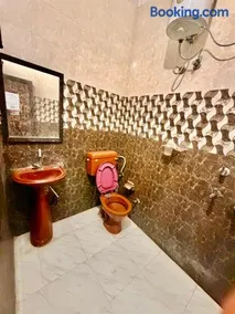 crown house - Image 3