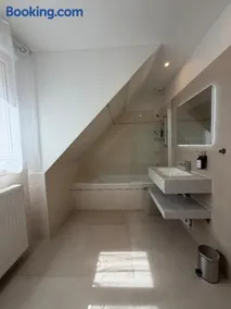 Spacious Duplex for 6 people, Parc Astérix, CDG - Image 4