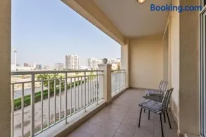 ALiving Elegant & Cozy 1BR I Mazaya 11, Liwan - Image 3
