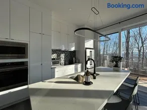 DAX HOUSE Stunning Mont-Tremblant Getaway Retreat - Image 3