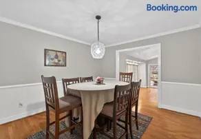 Lakefront Haven - Sunroom, Deck, Near Hospital - Image 3