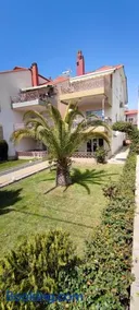 Lucy's next to sea apartment - Image 1