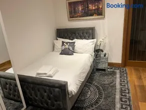 TJ Homes - Luxury Studio Suite with Garden View - Next to tube station London - Image 4