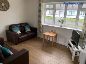 24 Gower Holiday Village - Image 3