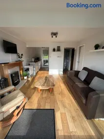 North Wales Lake View 2 Bedroom - Image 2