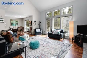 3 Lark Lane - Meredith Lodging - Image 1