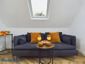 Westcliff apartment with free parking - Image 5