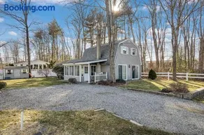 Sleeps 10, Approx 1 Mile to the Beach, Fully Renovated in 2025 - Image 2