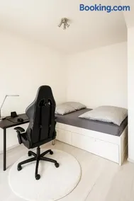 Stilvolles Apartment mit zwei Bädern Terrasse und Parkplatz nahe Rhein und Bonn Zentrum - Image 5