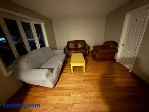 Budget Stay In Heart of Waterloo-Free Wifi-Parking - Image 3