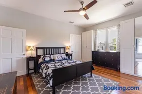 Cozy 3BR Retreat - Near Bars Zoo & Lake Trails - Image 2