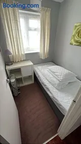 3 Bedroom House With Balcony Close To Beach - Image 3