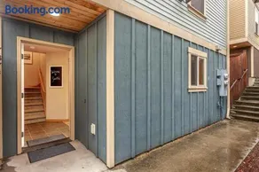 Modern Townhouse near DT Seattle & Stadium Parking - Image 1